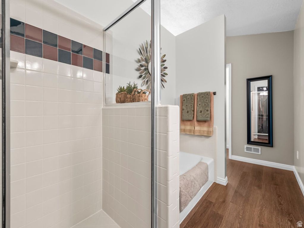 Image 17 of property listing at 2079 N 2100 E, Layton, UT 84040