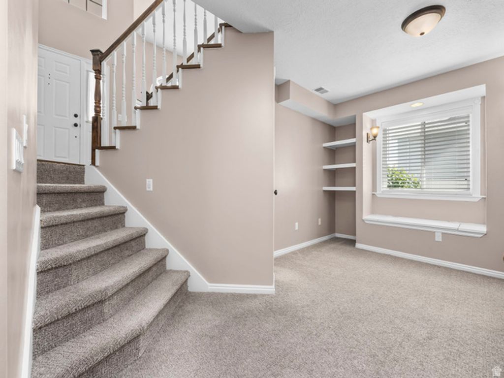 Image 20 of property listing at 2079 N 2100 E, Layton, UT 84040