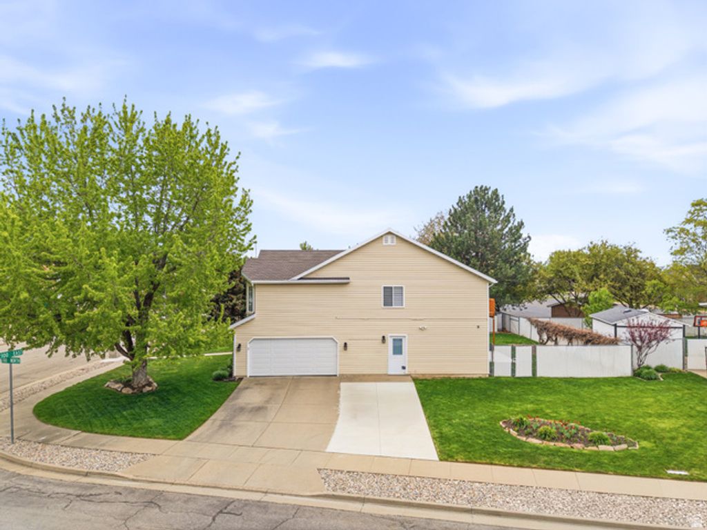 Image 27 of property listing at 2079 N 2100 E, Layton, UT 84040