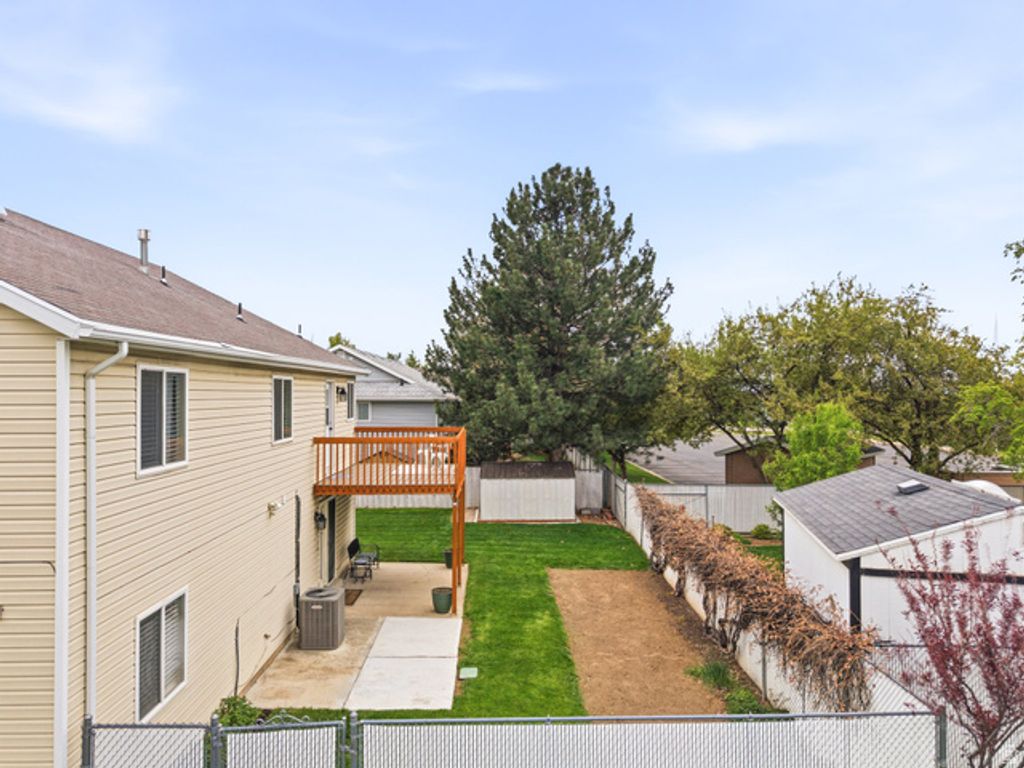 Image 28 of property listing at 2079 N 2100 E, Layton, UT 84040