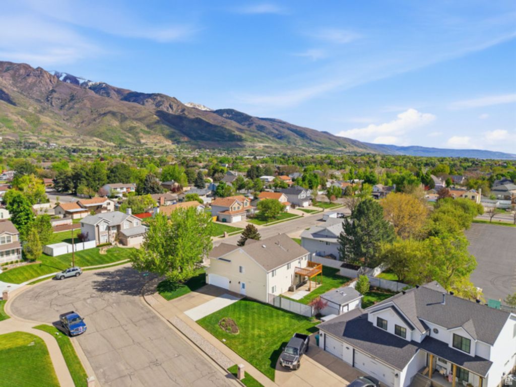 Image 29 of property listing at 2079 N 2100 E, Layton, UT 84040