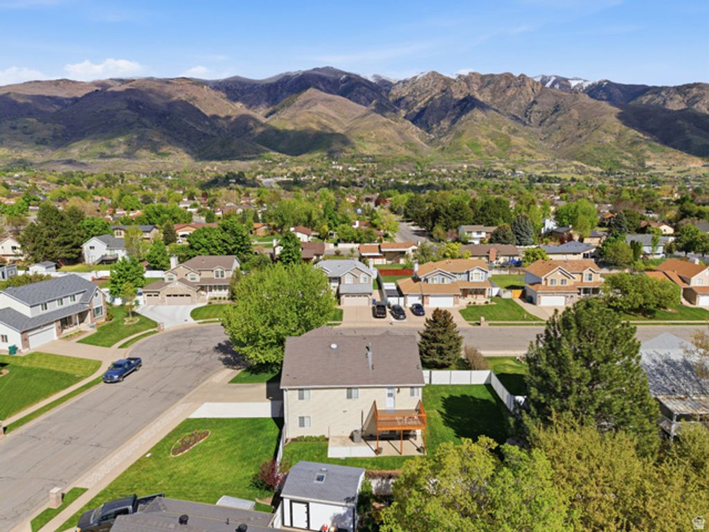 Image 30 of property listing at 2079 N 2100 E, Layton, UT 84040