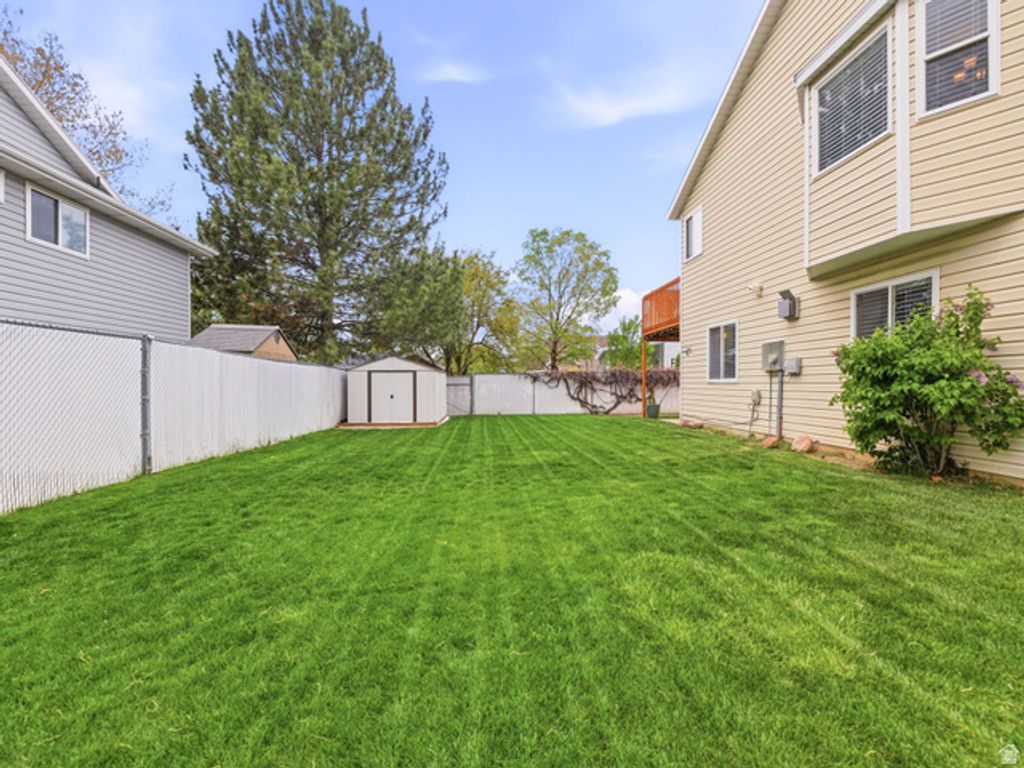Image 31 of property listing at 2079 N 2100 E, Layton, UT 84040