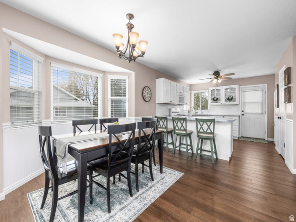 Image 5 of property listing at 2079 N 2100 E, Layton, UT 84040