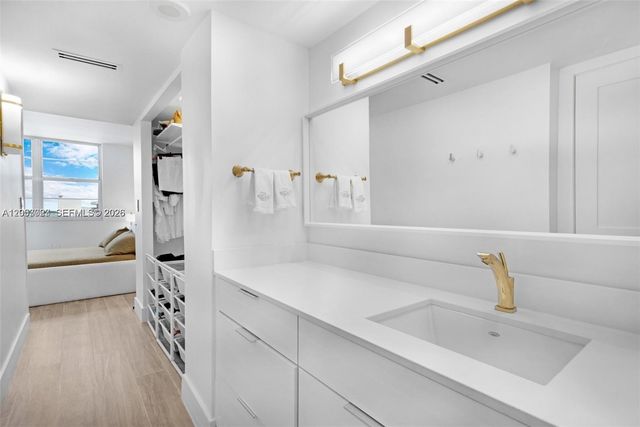 5701 Collins Avenue 1707, Miami Beach, FL 33140