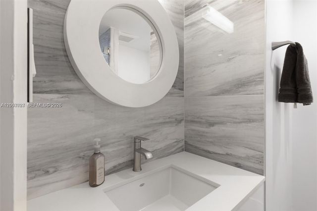 5701 Collins Avenue 1707, Miami Beach, FL 33140