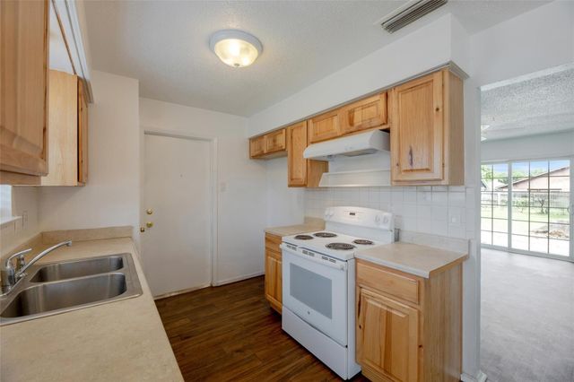 1725 Indian School Road, Garland, TX 75044