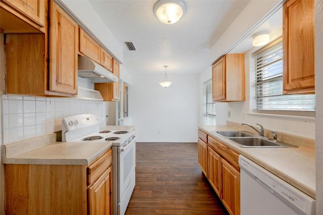 1725 Indian School Road, Garland, TX 75044