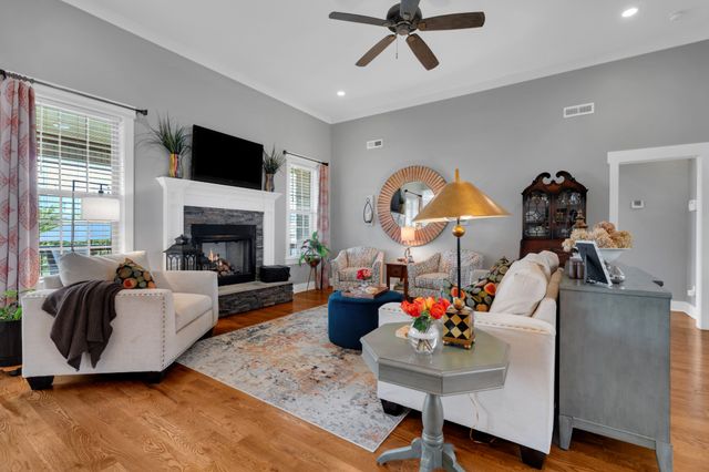 612 Lexington Cir, Manchester, TN 37355