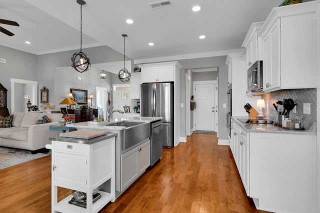 612 Lexington Cir, Manchester, TN 37355