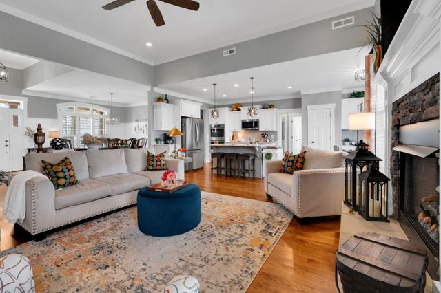 612 Lexington Cir, Manchester, TN 37355