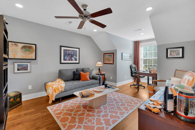 612 Lexington Cir, Manchester, TN 37355