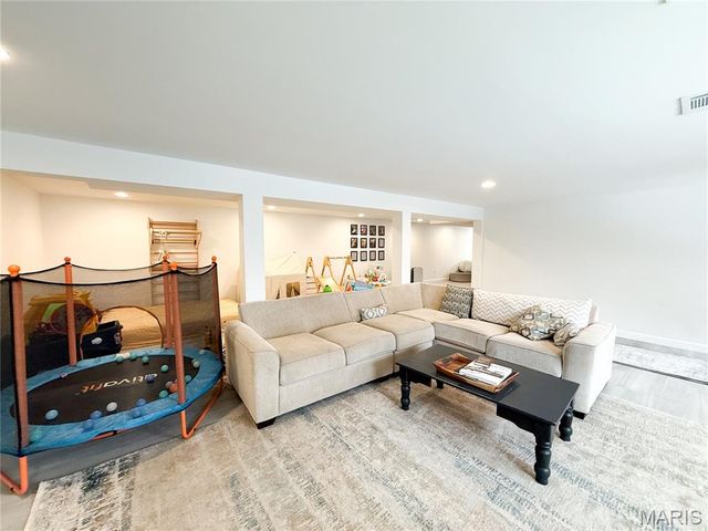 6 Fair Oaks Drive, Hannibal, MO 63401