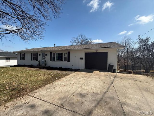 6 Fair Oaks Drive, Hannibal, MO 63401