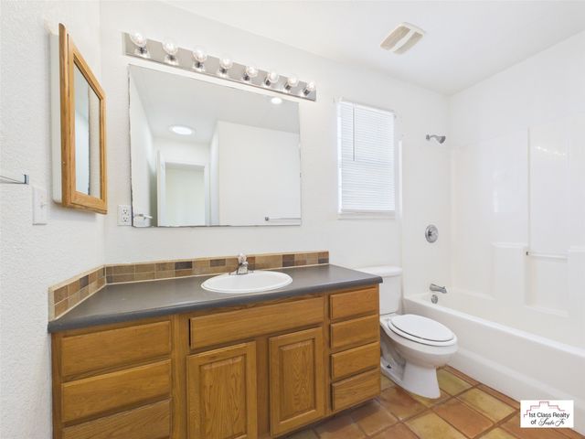 4650 Camino Cuervo, Santa Fe, NM 87507