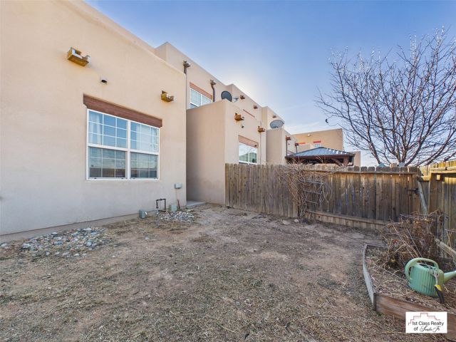 4650 Camino Cuervo, Santa Fe, NM 87507