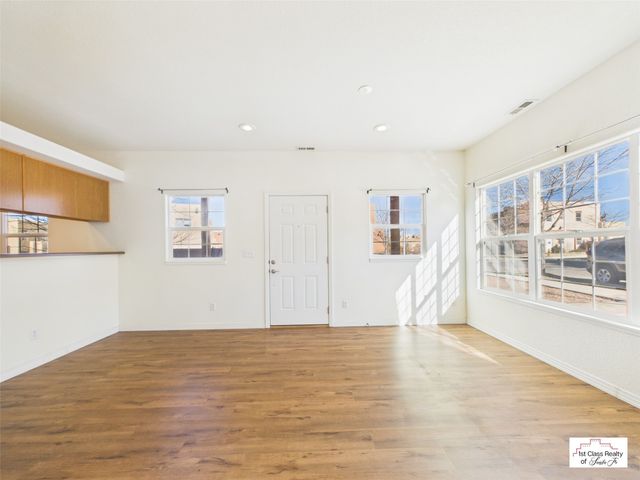 4650 Camino Cuervo, Santa Fe, NM 87507