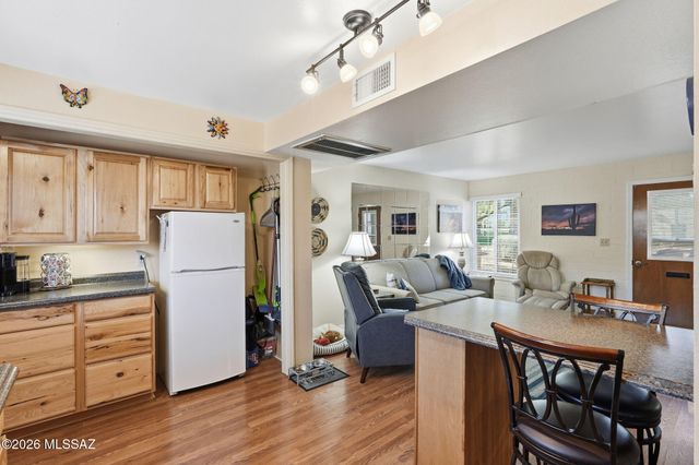 233 S Paseo Pena Apt B, Green Valley, AZ 85614