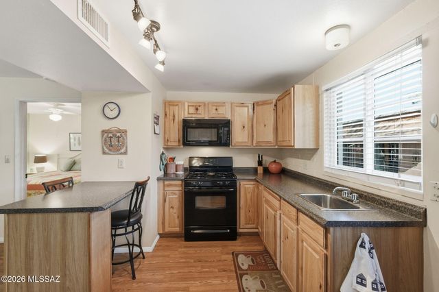 233 S Paseo Pena Apt B, Green Valley, AZ 85614