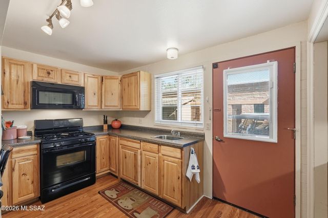 233 S Paseo Pena Apt B, Green Valley, AZ 85614