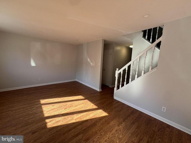 10 JAMES CT, Newark, DE 19702