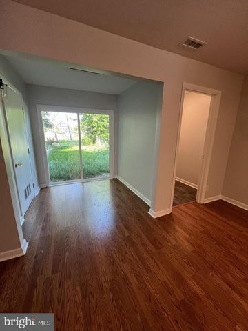 10 JAMES CT, Newark, DE 19702