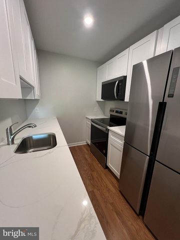 10 JAMES CT, Newark, DE 19702