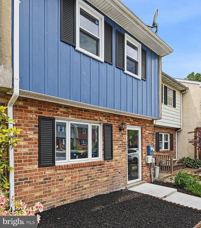 10 JAMES CT, Newark, DE 19702