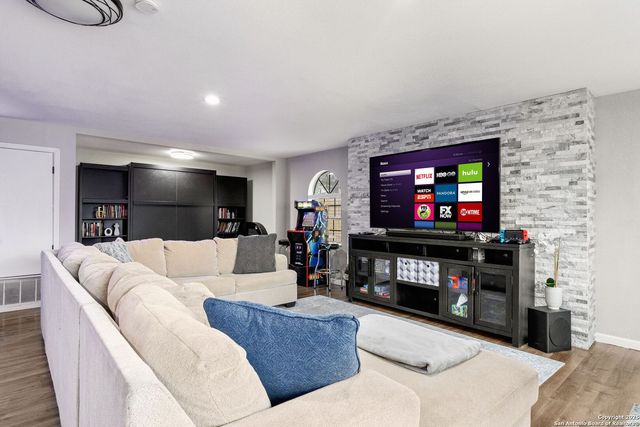 607 Redcliff, San Antonio, TX 78216