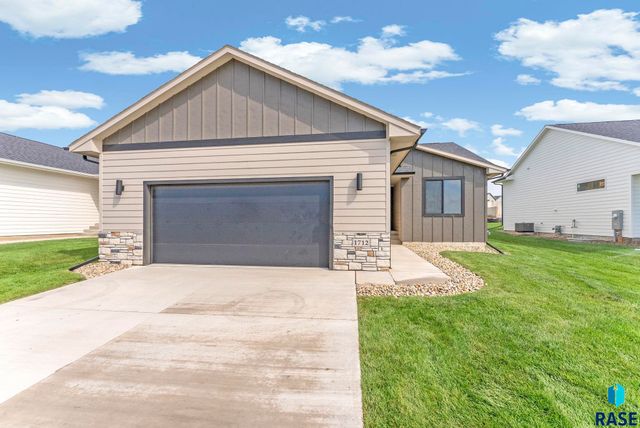 1712 N Concord Dr Drive, Sioux Falls, SD 57110