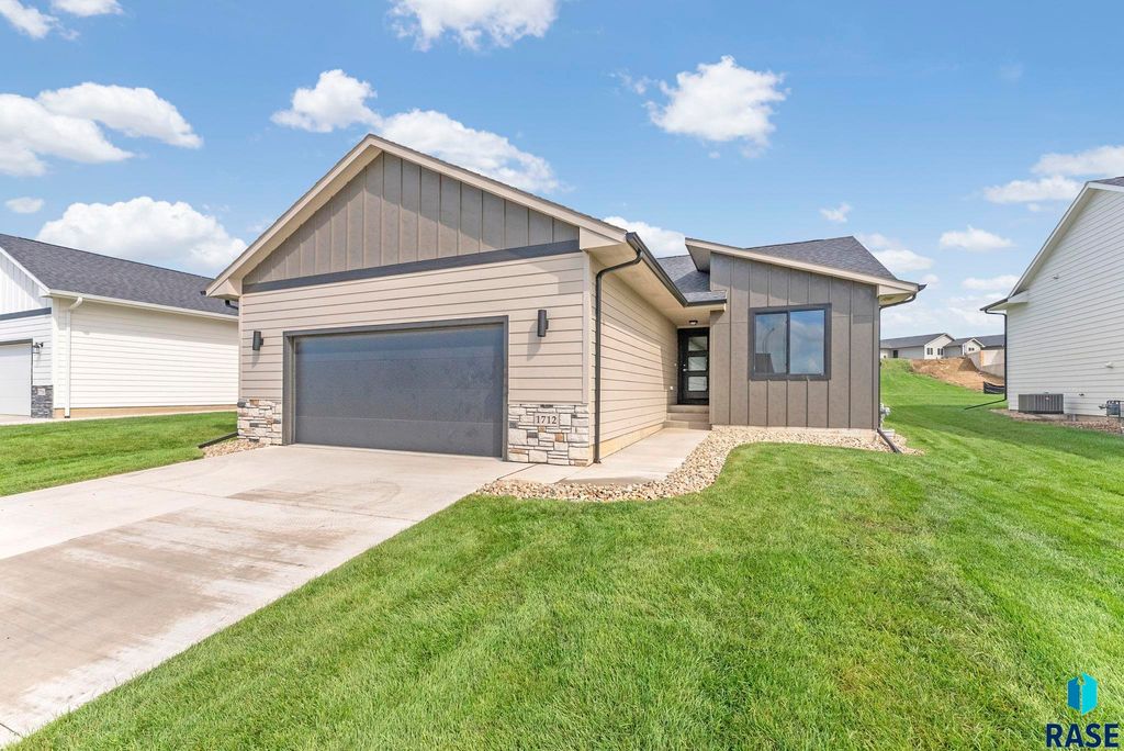 1712 N Concord Dr Drive, Sioux Falls, SD 57110