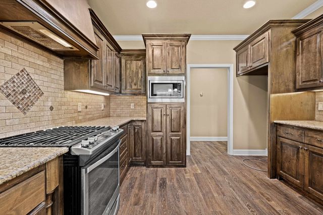 110 Hidden Creek Lane, Longview, TX 75602