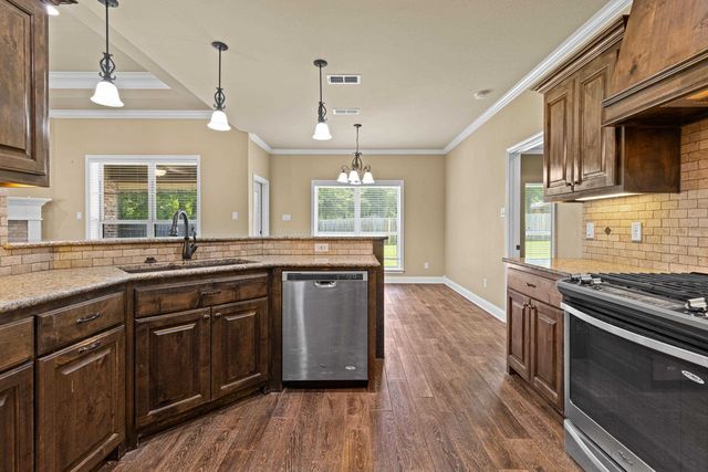 110 Hidden Creek Lane, Longview, TX 75602