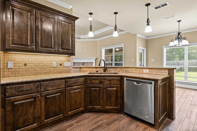 110 Hidden Creek Lane, Longview, TX 75602