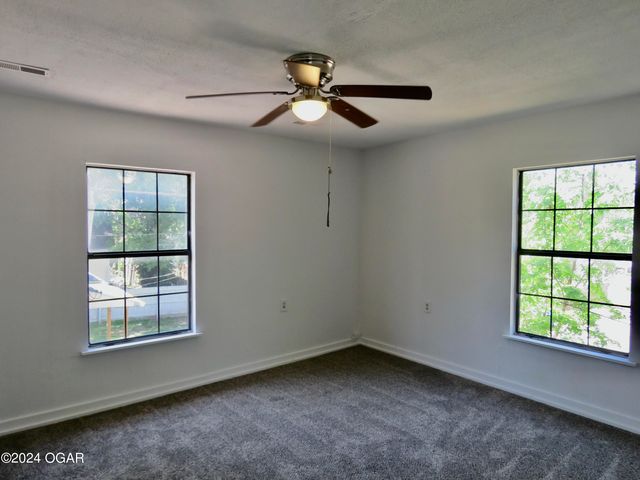 811 W 6th Street, Joplin, MO 64801
