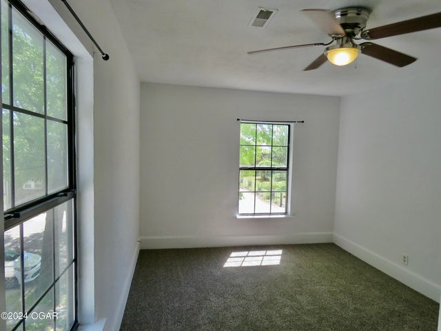 811 W 6th Street, Joplin, MO 64801