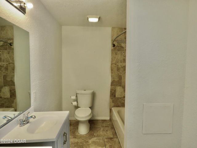 811 W 6th Street, Joplin, MO 64801