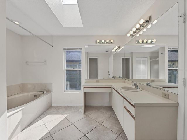 4816 79TH AVENUE PLAZA E, Sarasota, FL 34243