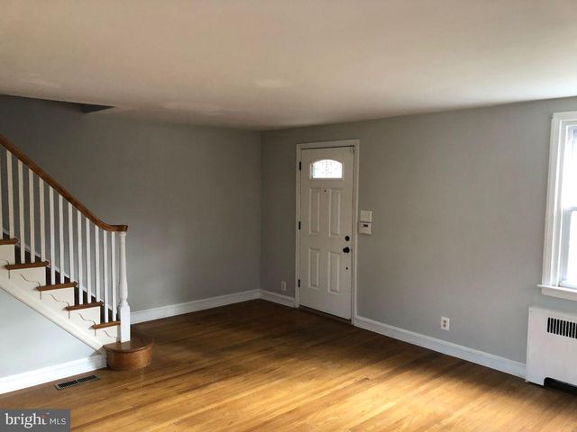 34 BRAEBURN RD, Havertown, PA 19083