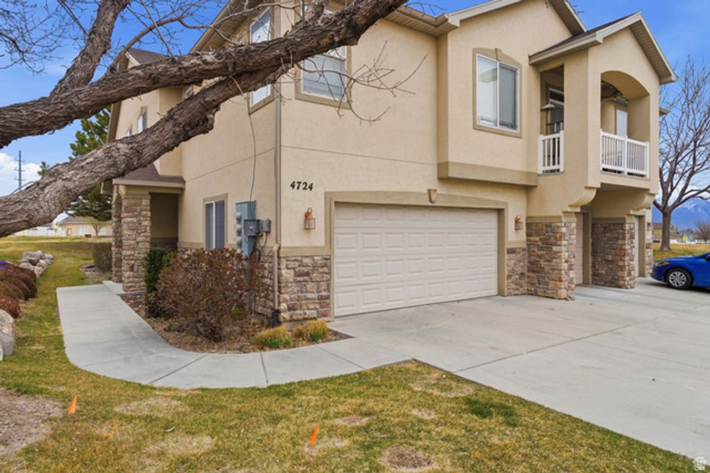 Image 3 of property listing at 4724 W WAGON TRAIN DR, Herriman, UT 84096