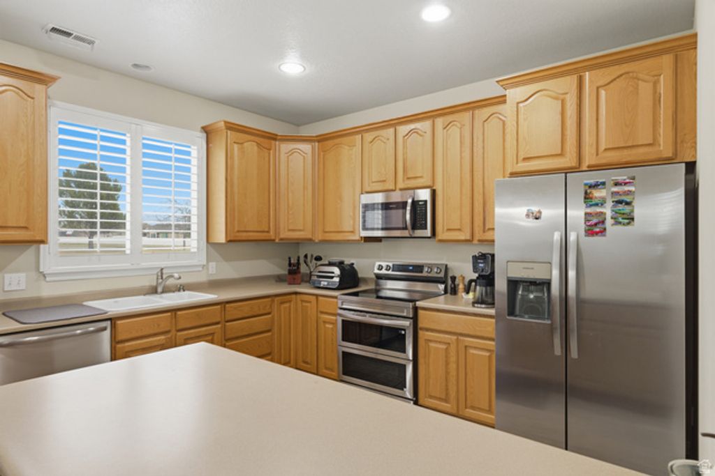 Image 9 of property listing at 4724 W WAGON TRAIN DR, Herriman, UT 84096