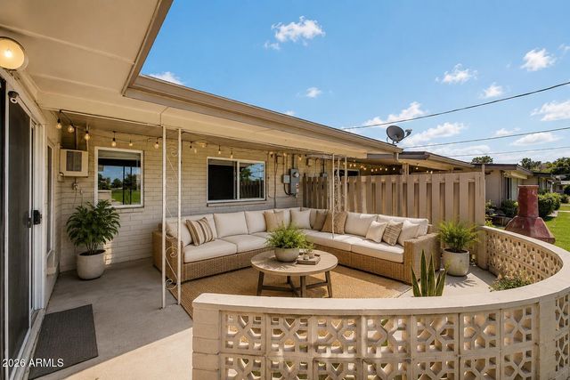 11016 N COGGINS Drive, Sun City, AZ 85351