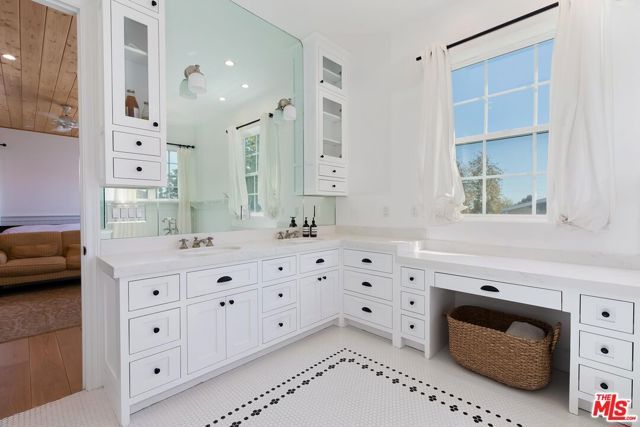 10810 Wilkins Avenue, Los Angeles, CA 90024