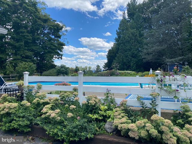 306 PAXINOSA RD W, Easton, PA 18040