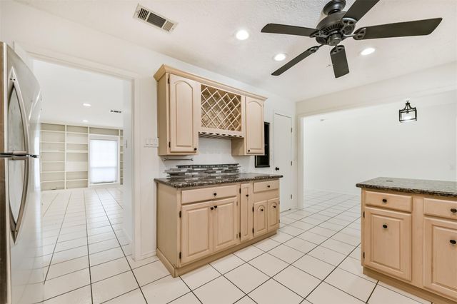 807 Stadium Circle, Friendswood, TX 77546