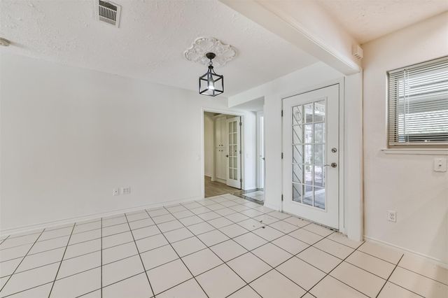 807 Stadium Circle, Friendswood, TX 77546