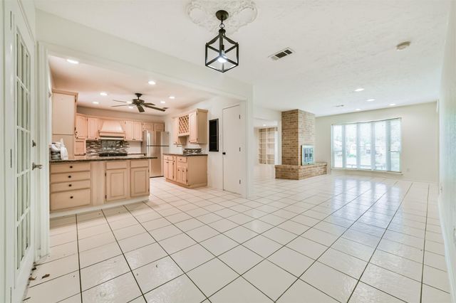 807 Stadium Circle, Friendswood, TX 77546