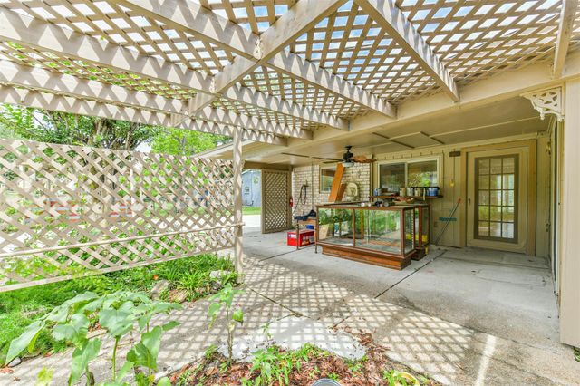 807 Stadium Circle, Friendswood, TX 77546