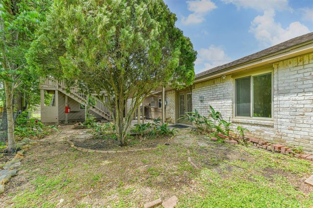 807 Stadium Circle, Friendswood, TX 77546