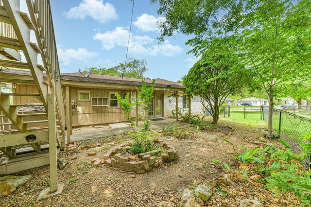 807 Stadium Circle, Friendswood, TX 77546
